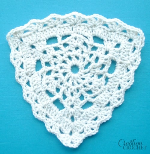 Free Triangle Lace crochet pattern. Would be awesome bunting or make the perfect kitchen trivet.