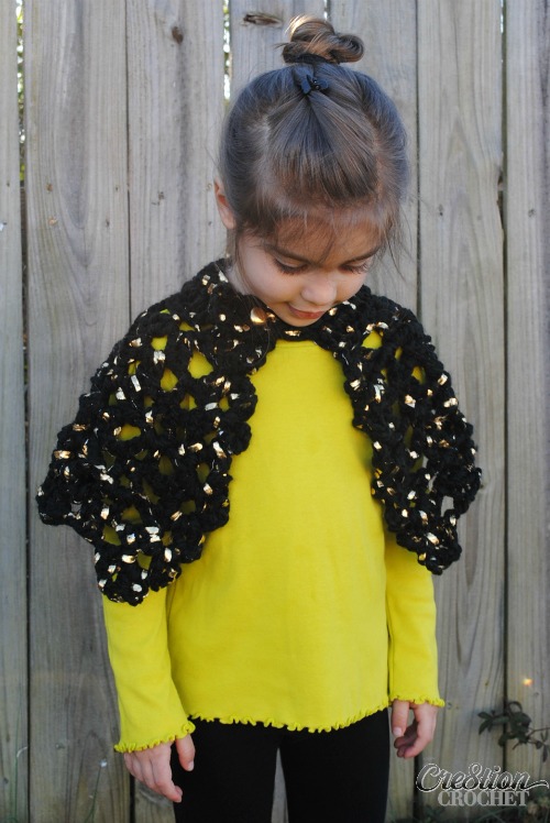 free pattern for the Gold Leaf Capelet in 3 sizes